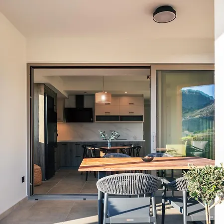 Ririka Living, New Feel-at-home Luxury Apartment *